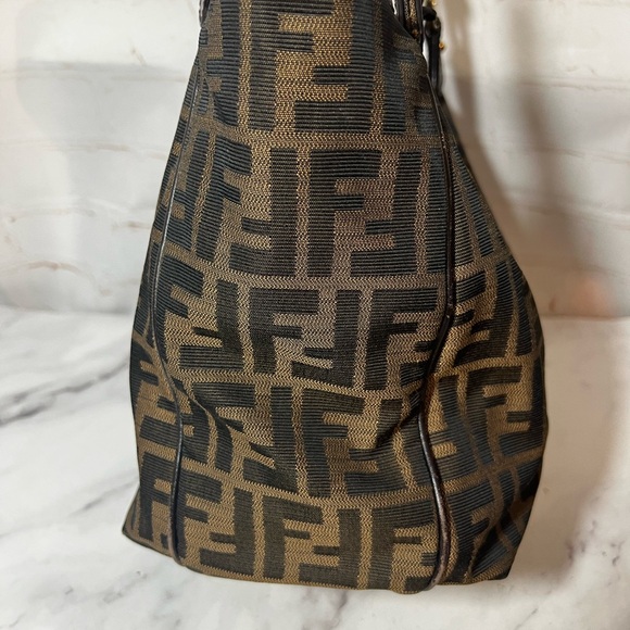 GUC Fendi Canvas Zucca Chef's Tote - Picture 4 of 15